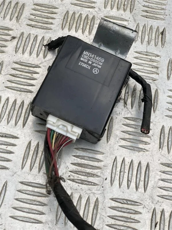 Блок управления стеклоподъемниками Mitsubishi L200 (2006-2015) 2006 MN141469 ПИКАП 2.5 D 4D56