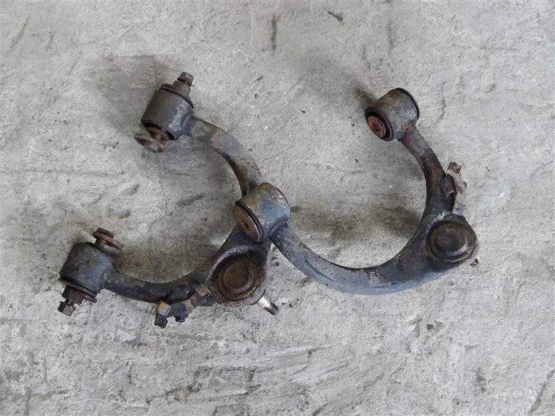 Рычаг передний правый Toyota Land Cruiser (100) 1998-2007 2000 4861060030 4.2 D 1HDFTV