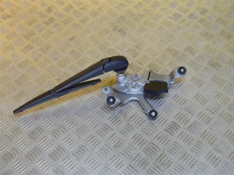 Моторчик заднего стеклоочистителя (дворника) Toyota Rav 4 (Ca40) (2012-2019) 2014 8513042080 2.0 D 1ADFTV