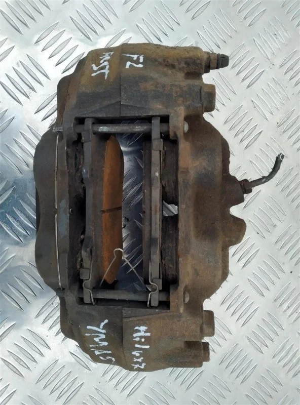 Суппорт передний левый Toyota Hilux (2005-2015) 2012 477500K180 3.0 D 1KDFTV