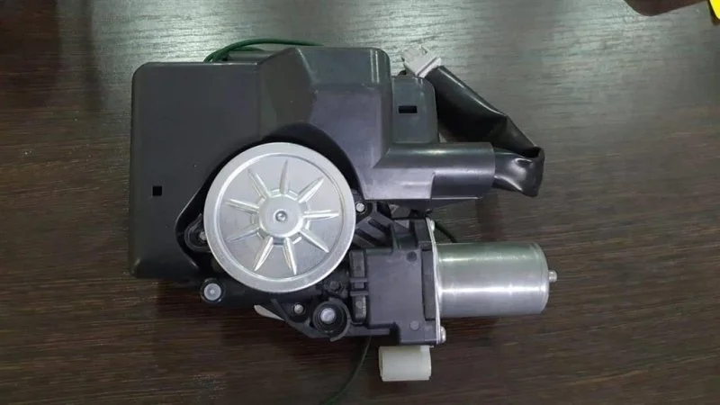 Замок багажника Toyota Rav 4 (Ca40) (2012-2019) 2017 6911060233