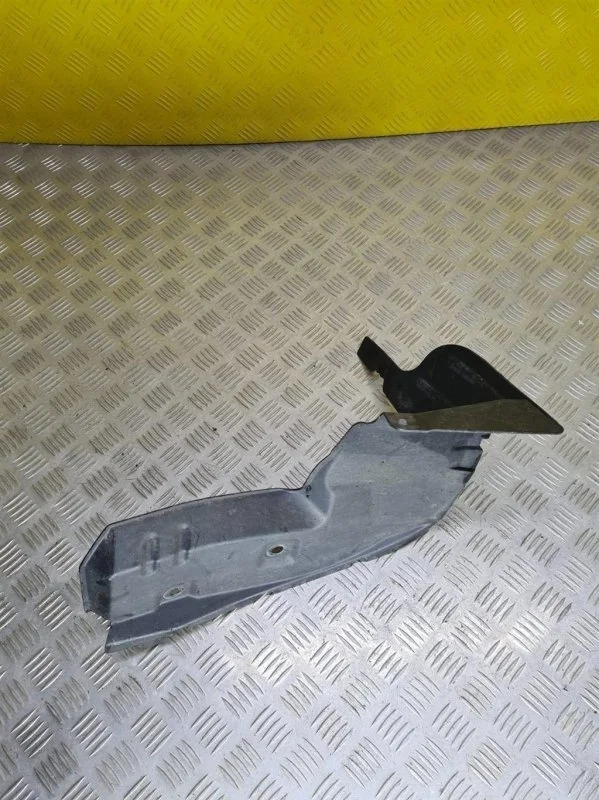 Пыльник Nissan Pathfinder (R51M) 2004-2013 2006 76748EB300 ВНЕДОРОЖНИК 2.5 D YD25DDTI