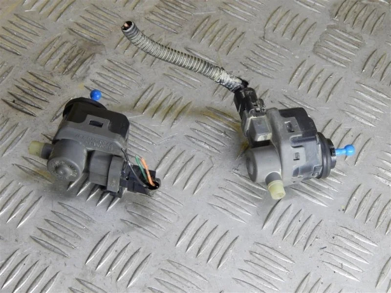 Корректор фар Nissan Navara (D40) 2004-2015 2010 7700420737 2.5 D YD25DDTI