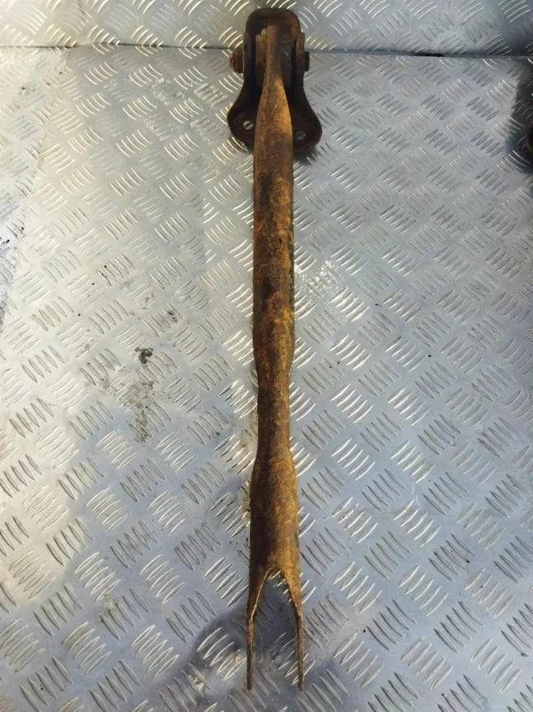 Рычаг задний продольный Land Rover Freelander Ii (2006-2014) 2006 LR001175 2.2 D 224DT