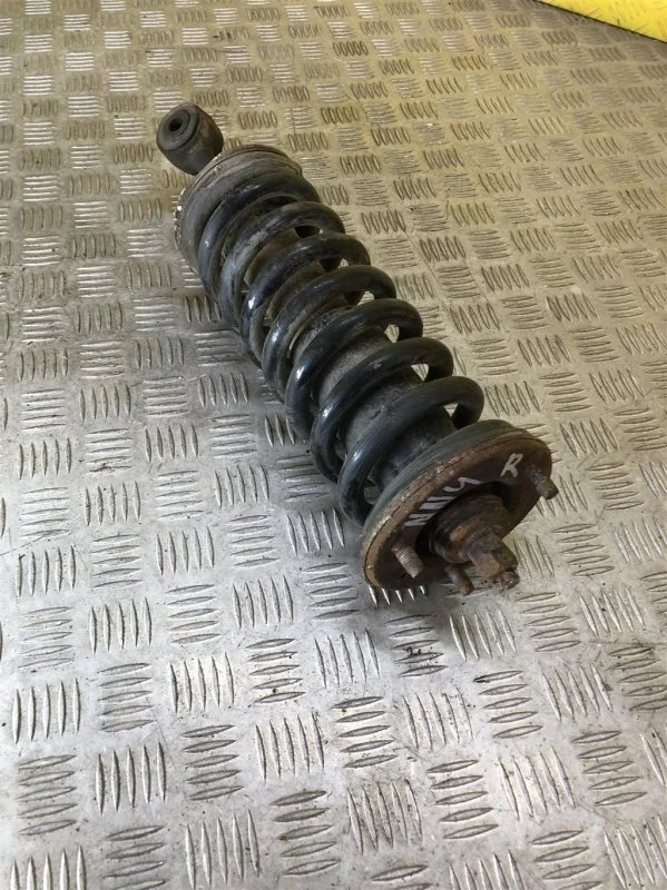 Амортизатор передний правый Nissan Navara (D40) 2004-2015 2008 56100EB37E 2.5 D YD25DDTI