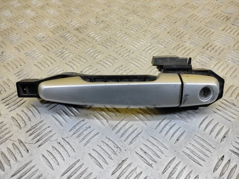 Ручка двери наружная передняя левая Mitsubishi L200 (2006-2015) 2008 5716A032 2.5 D 4D56