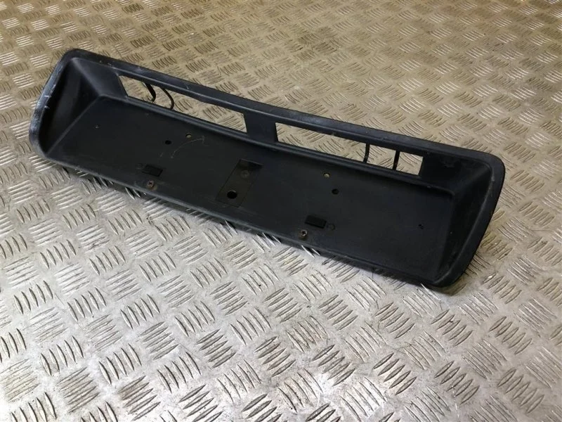 Рамка под номер Toyota Hilux (2005-2015) 2008 521790K010 3.0 D 1KDFTV