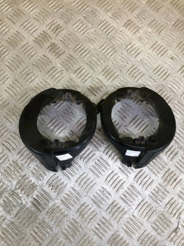 Рамка противотуманой фары левой Nissan Navara (D40) 2004-2015 2007 26150EB500 2.5 D YD25DDTI