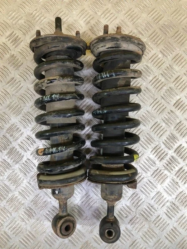 Амортизатор передний правый Nissan Navara (D40) 2004-2015 2007 56100EB37E 2.5 D YD25DDTI