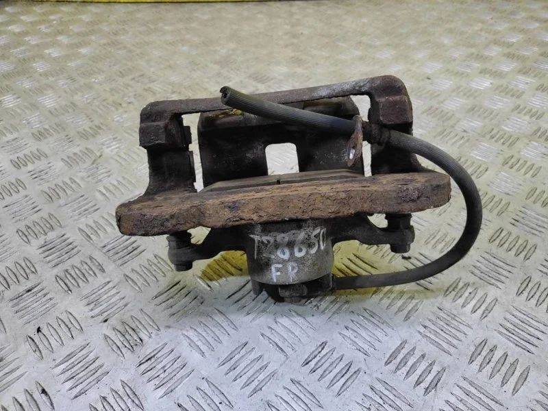 Суппорт передний правый Mitsubishi L200 (2006-2015) 2008 4605A202 2.5 D 4D56