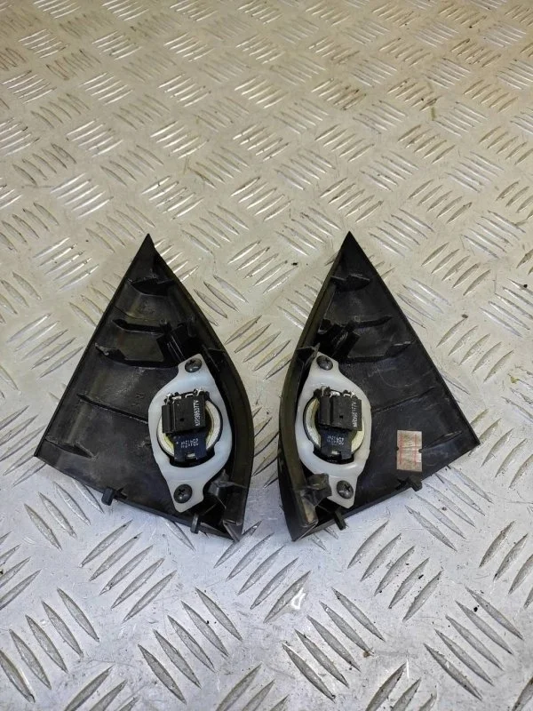 Крышка зеркала внутренняя левая Mitsubishi L200 (2006-2015) 2008 MN136566XA ПИКАП 2.5 D 4D56