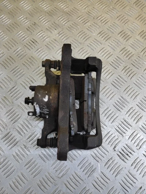 Суппорт передний левый Mitsubishi L200 (2006-2015) 2012 4605A201 ПИКАП 2.5 D 4D56U