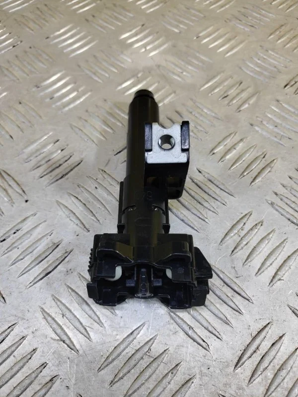 Форсунка омывателя фар Toyota Hilux (2015-2021) 2018 852070K040