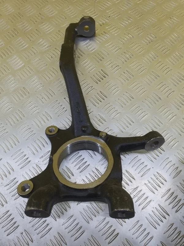 Кулак поворотный левый Toyota Hilux (2005-2015) 2010 43212KK010