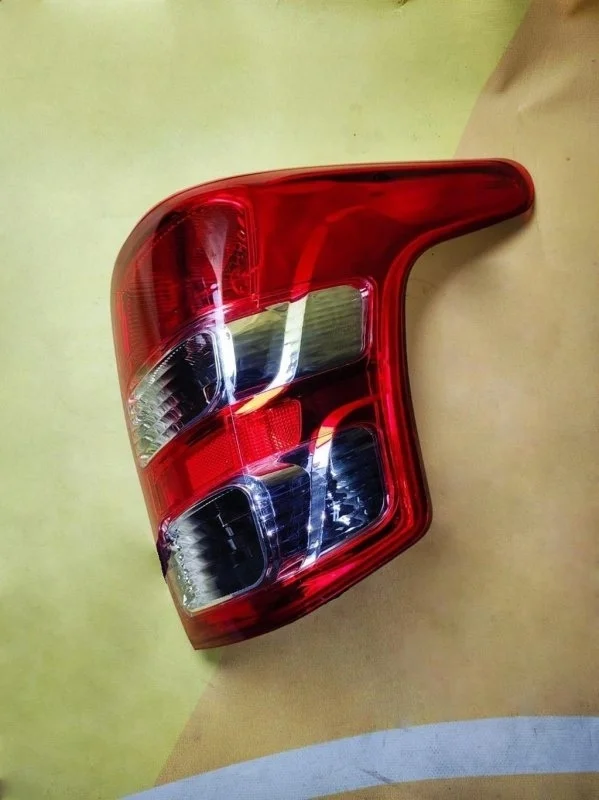 Фонарь задний правый Mitsubishi L200 (2015-2022) 2016 8330A944