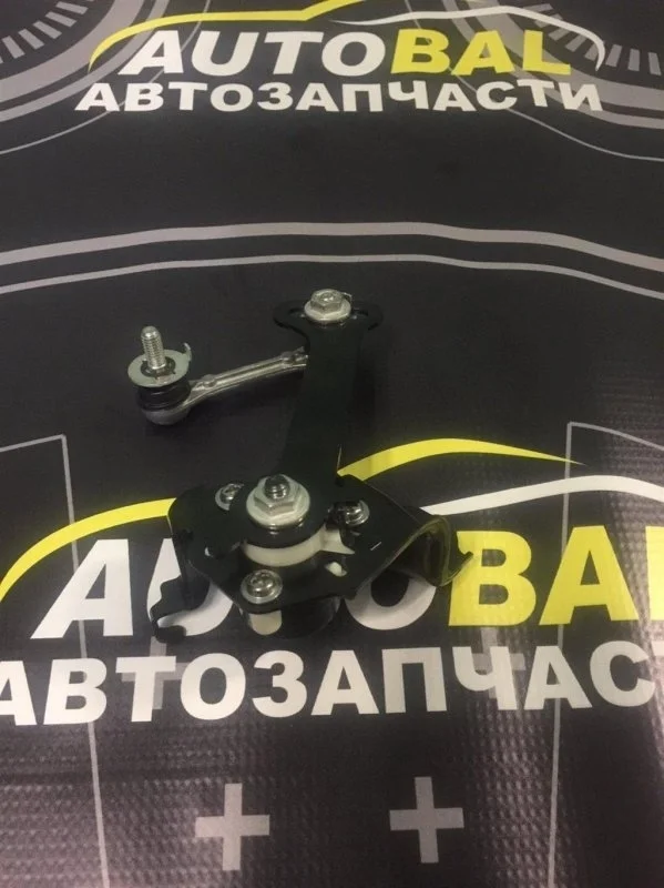 Датчик положения подвески Toyota Land Cruiser 200 (2008-2021) 2010 8940660030