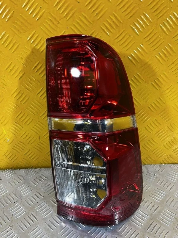 Фонарь задний правый Toyota Hilux (2005-2015) 2011 815500K140