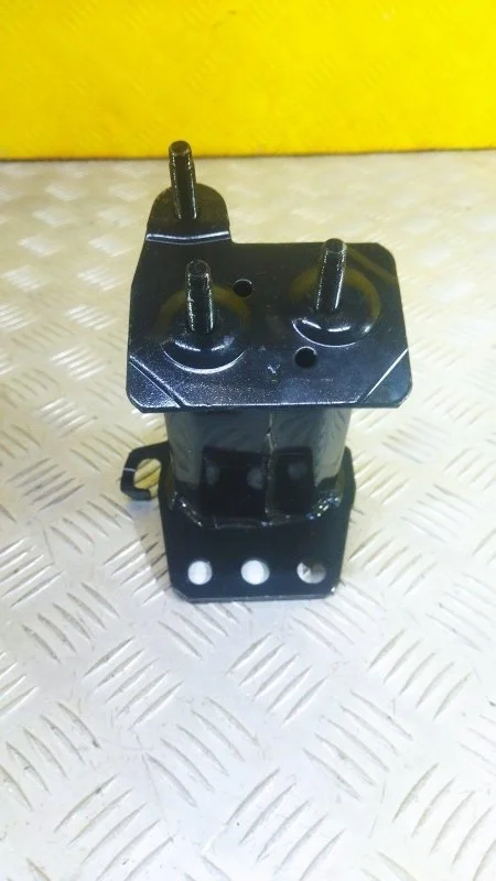 Кронштейн усилителя переднего бампера правый Toyota Land Cruiser Prado 150 (2009-2023) 2011 5202560050