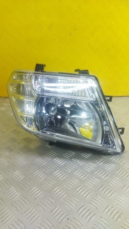 Фара правая Nissan Pathfinder (R51M) 2004-2013 2011 26010EB30A