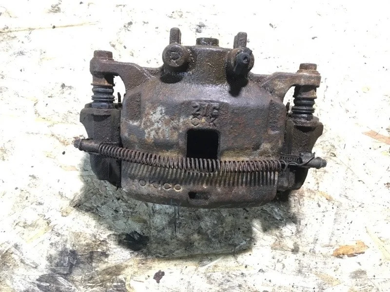 Суппорт передний правый Mitsubishi Pajero Sport Ii (2008-2017) 2012 4605A202 ВНЕДОРОЖНИК 2.5 D 4D56