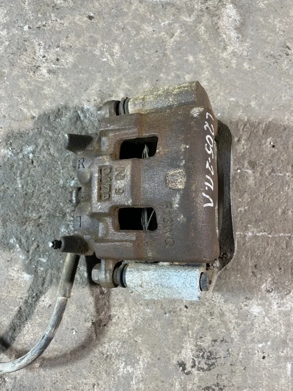 Суппорт передний левый Mitsubishi L200 (2015-2022) 2020 4605A201 ПИКАП 2.4 D 4N15