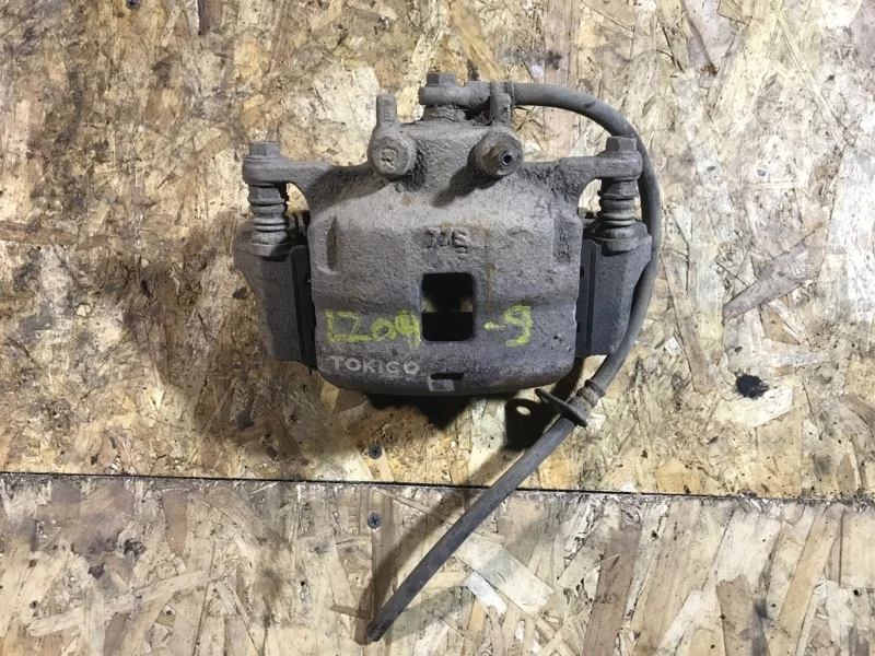 Суппорт передний правый Mitsubishi L200 (2006-2015) 2008 4605A202 ПИКАП 2.5 D 4D56