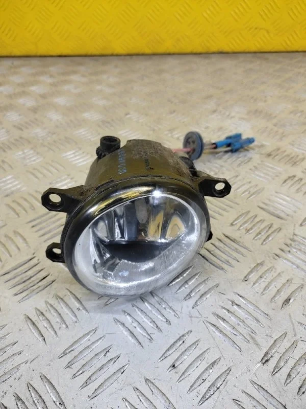 Фара противотуманная правая Toyota Land Cruiser Prado 150 (2009-2023) 2010 8121048051 4.0 I 1GRFE