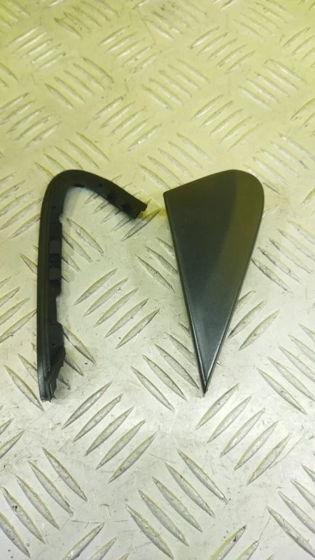 Накладка (кузов наружные) Toyota Land Cruiser 200 (2008-2021) 2014 6011860010