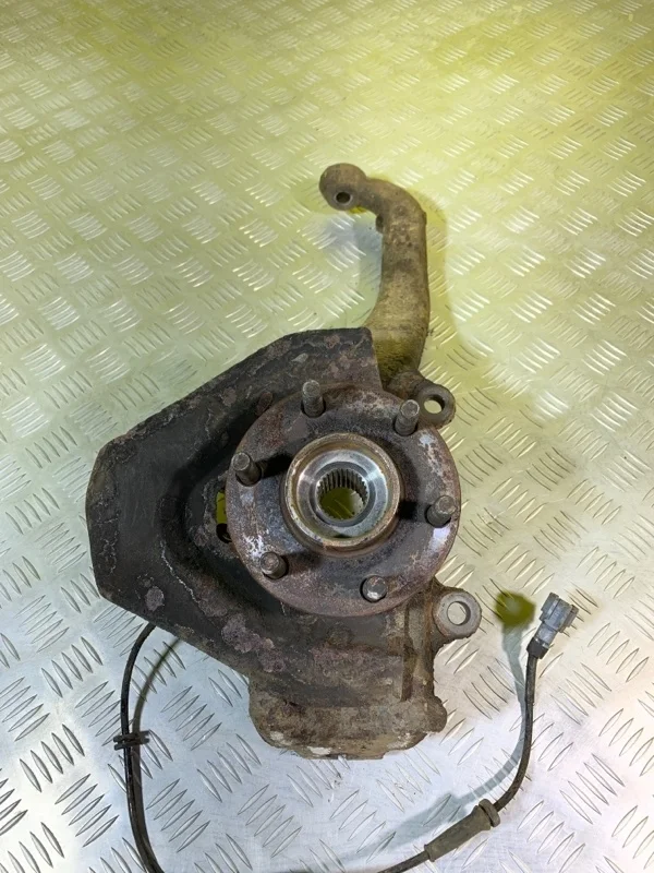 Кулак поворотный левый Nissan Navara (D40) 2004-2015 2010 400155X00C 2.5 D YD25DDTI