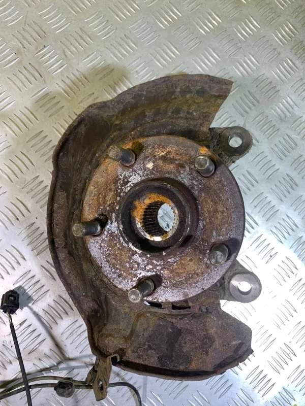 Кулак поворотный правый Toyota Rav 4 (Xa30) (2005-2014) 2006 4321142080 2.0 I 1AZFE