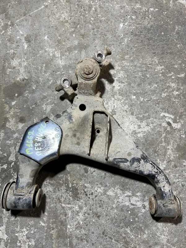 Рычаг передний нижний Toyota Hilux (2015-2021) 2020 480690K090 2.4 D 2GDFTV, левый