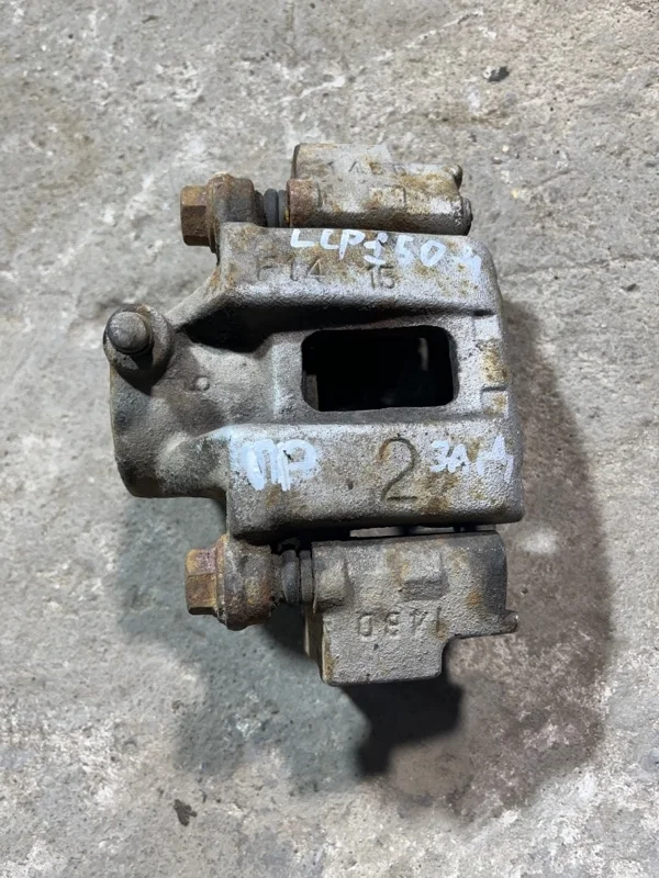 Суппорт задний правый Toyota Land Cruiser Prado 150 (2009-2023) 2010 4773034030 4.0 I 1GRFE