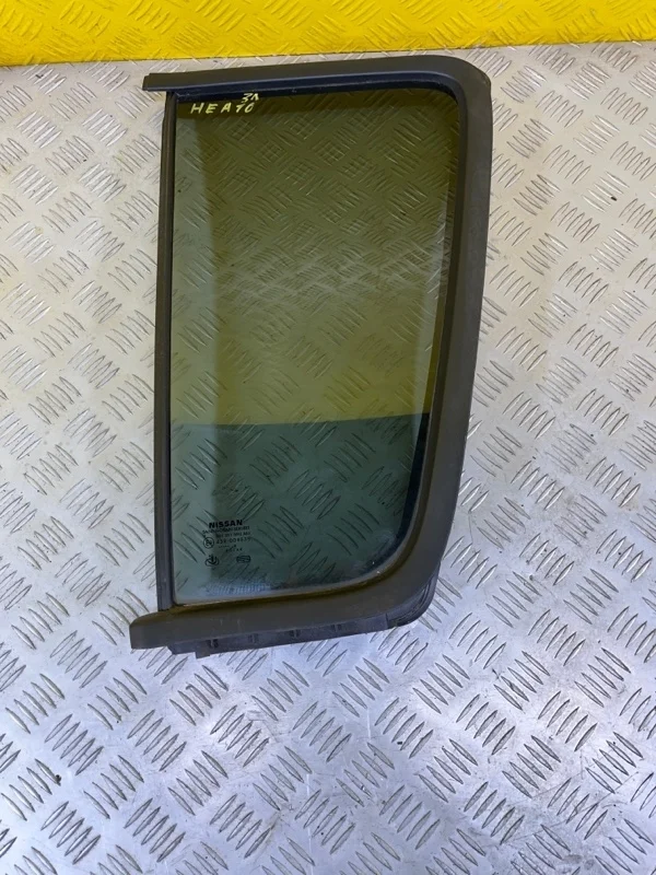 Стекло двери задней левой (форточка) Nissan Pathfinder (R51M) 2004-2013 2006 82263EB33A ВНЕДОРОЖНИК 2.5 D YD25DDTI