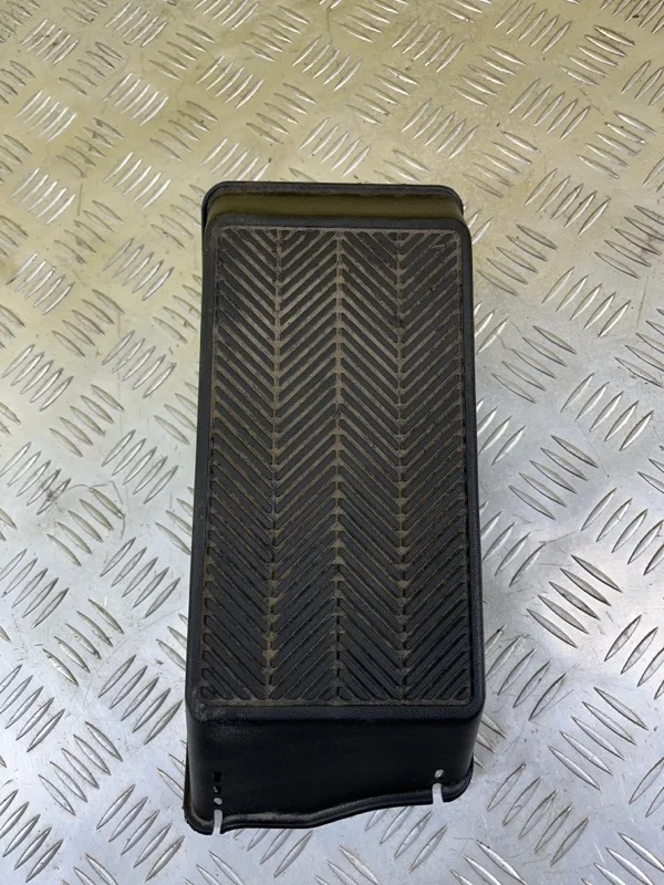 Опорная площадка для ноги Toyota Land Cruiser Prado 150 (2009-2023) 2012 5819060150 2.7 I 2TRFE