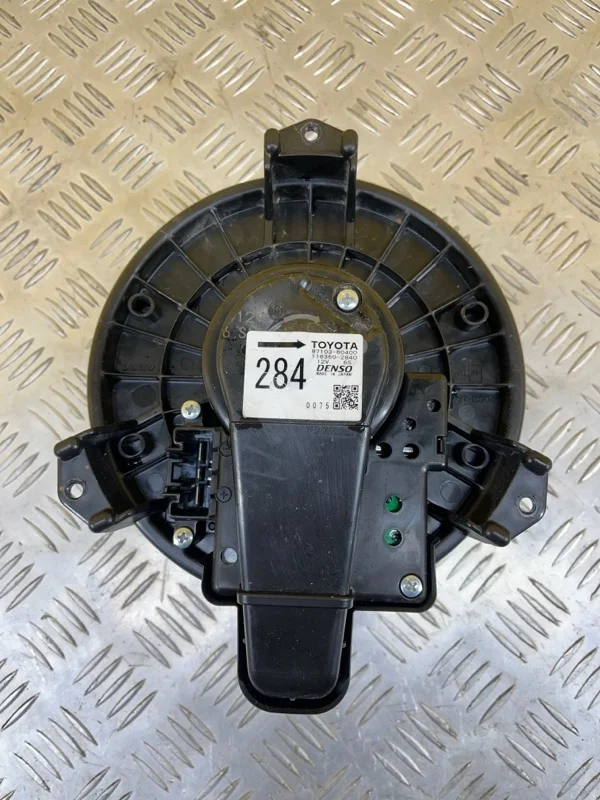 Моторчик печки Toyota Land Cruiser Prado 150 (2009-2023) 2016 8710360400 2.8 D 1GDFTV