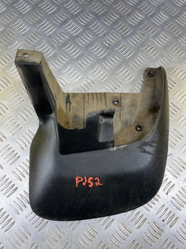 Брызговик передний правый Mitsubishi Pajero Sport Ii (2008-2017) 2012 5370B204 ВНЕДОРОЖНИК 2.5 D 4D56