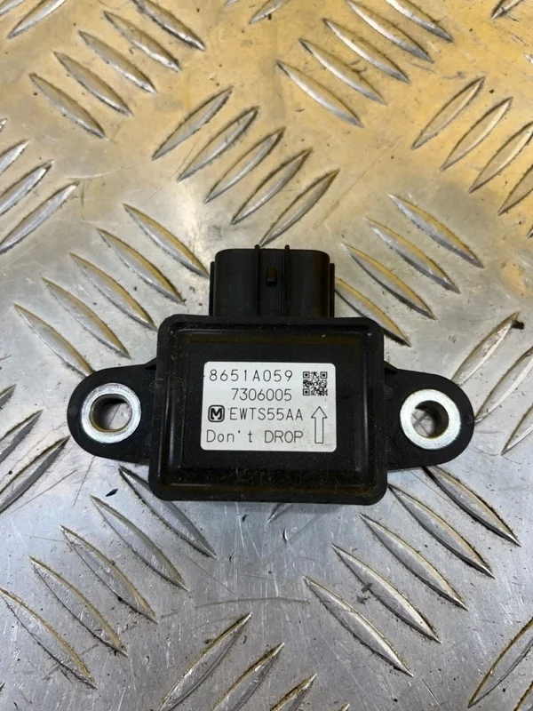 Датчик ускорения Mitsubishi L200 (2006-2015) 2008 8651A059 ПИКАП 2.5 D 4D56