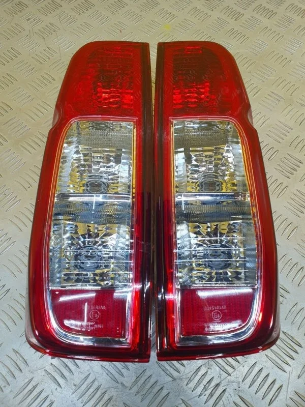 Фонарь задний правый Nissan Navara (D40) 2004-2015 2008 26550EB70A