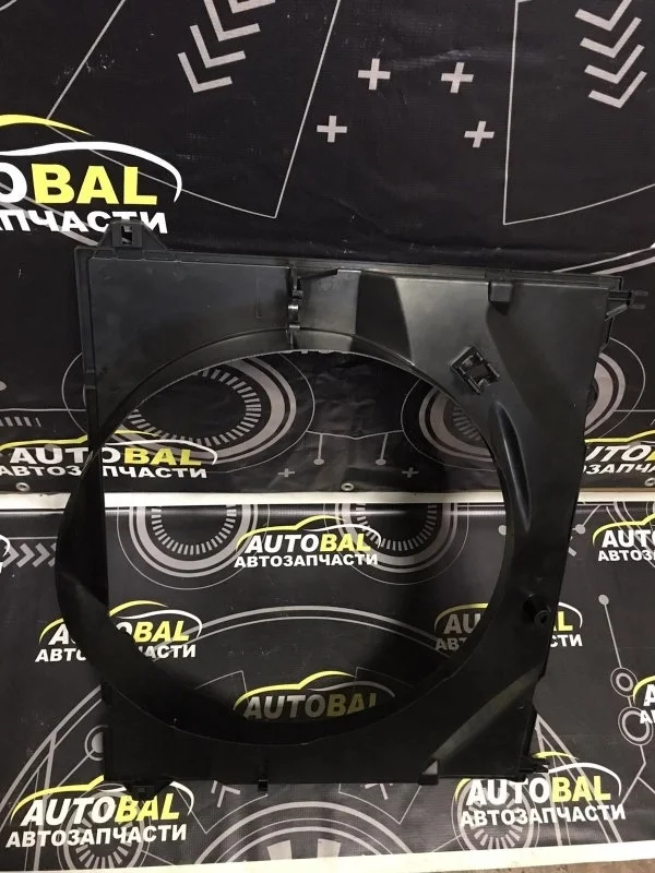 Диффузор вентилятора Toyota Hilux (2015-2021) 2018 167110L140