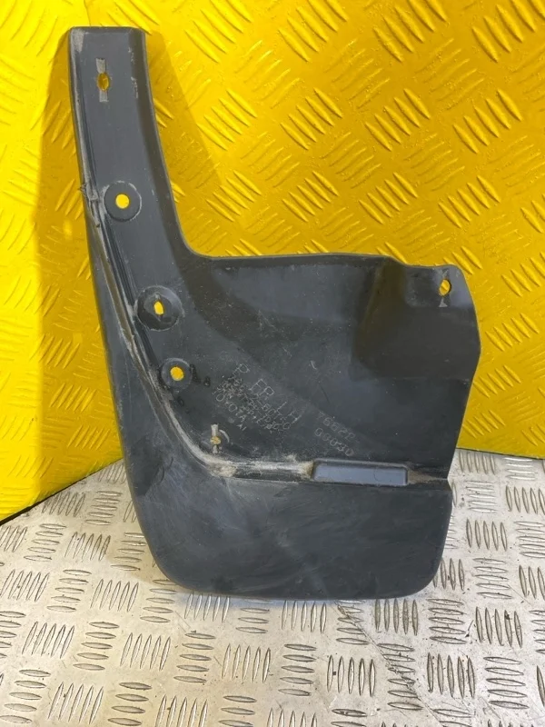 Брызговик передний левый Toyota Land Cruiser Prado 150 (2009-2023) 2012 7662260150 2.7 I 2TRFE