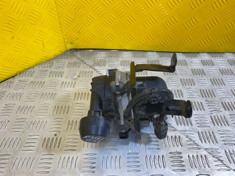 Насос продувки катализатора Toyota Land Cruiser Prado 150 (2009-2023) 2012 С1020001128 2.7 I 2TRFE