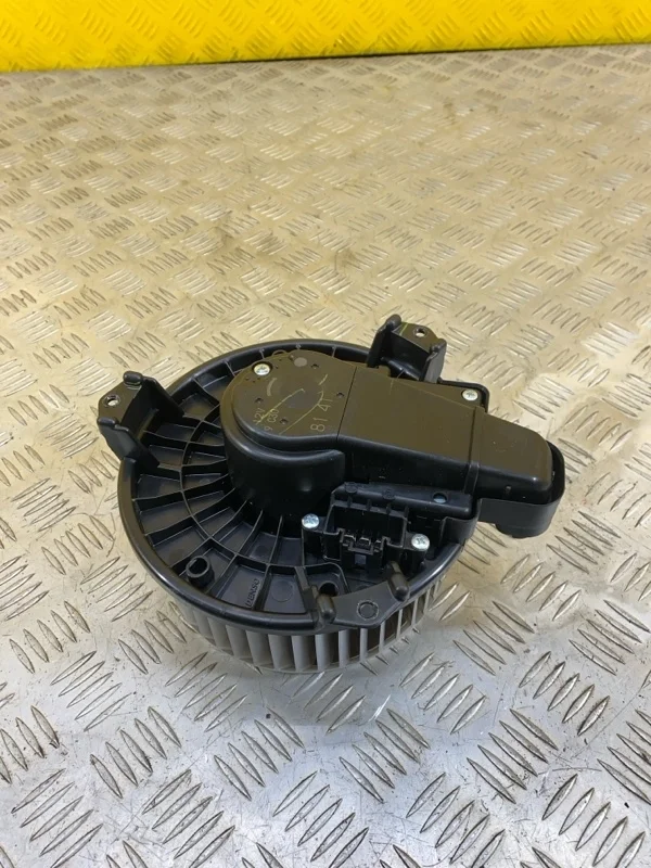 Моторчик печки Toyota Land Cruiser Prado 150 (2009-2023) 2019 8710360400 2.8 D 1GDFTV