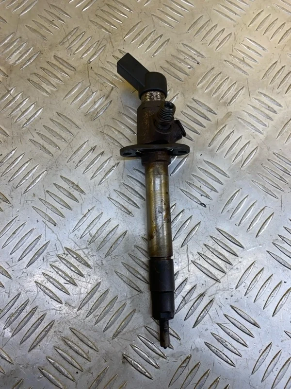 Форсунка дизельная электрическая Land Rover Range Rover Sport I 2005-2013 2008 LR002473 3.6 D V8 32V DOHC EF V8