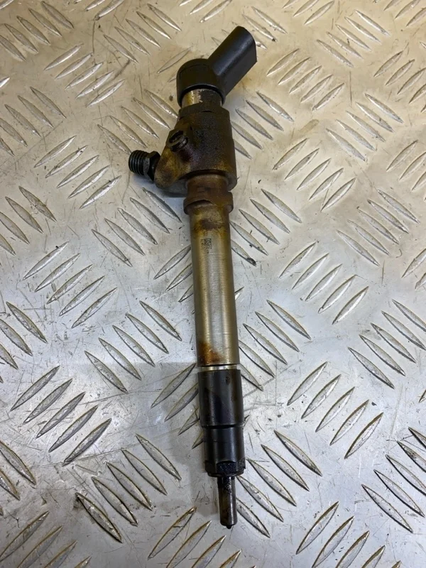 Форсунка дизельная электрическая Land Rover Range Rover Sport I 2005-2013 2008 LR002473 3.6 D V8 32V DOHC EF V8