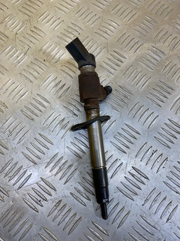 Форсунка дизельная электрическая Land Rover Range Rover Sport I 2005-2013 2008 LR002473 3.6 D V8 32V DOHC EF V8