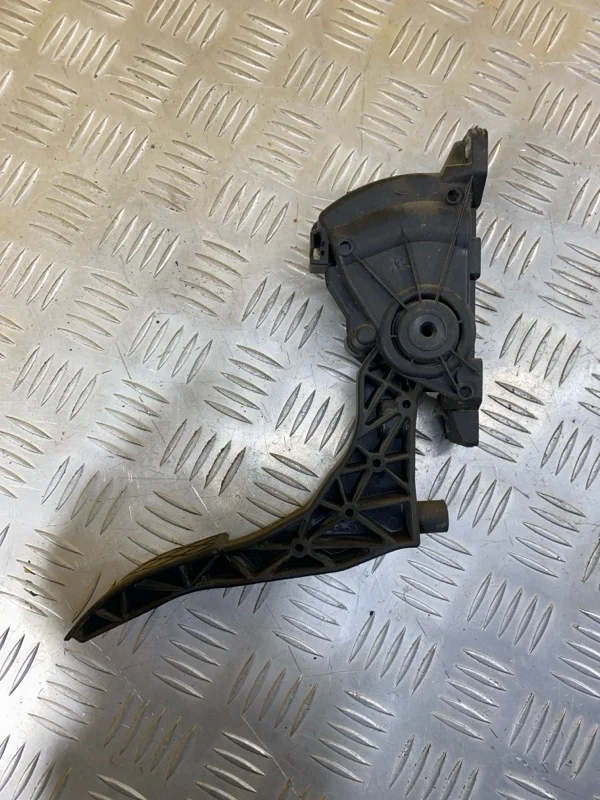 Педаль газа Volkswagen Amarok (2010-2016) 2010 6Q1721503M ПИКАП 2.0 D CDBA