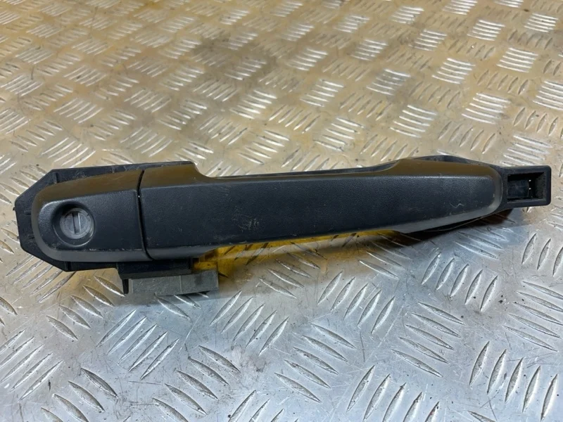 Ручка двери наружная передняя левая Mitsubishi L200 (2006-2015) 2006 5716A032 ПИКАП 2.5 D 4D56