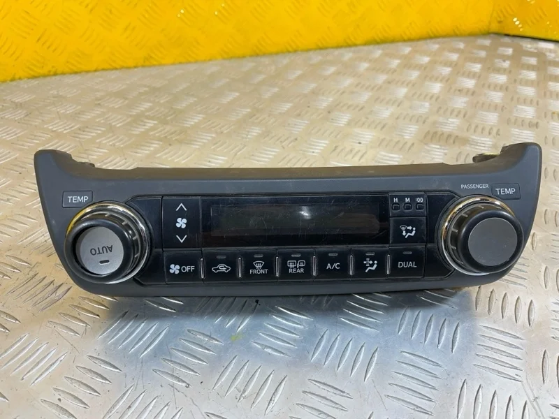 Блок управления печки/климат-контроля Toyota Land Cruiser Prado 150 (2009-2023) 2012 8401060A40 ВНЕДОРОЖНИК 3.0 D 1KDFTV