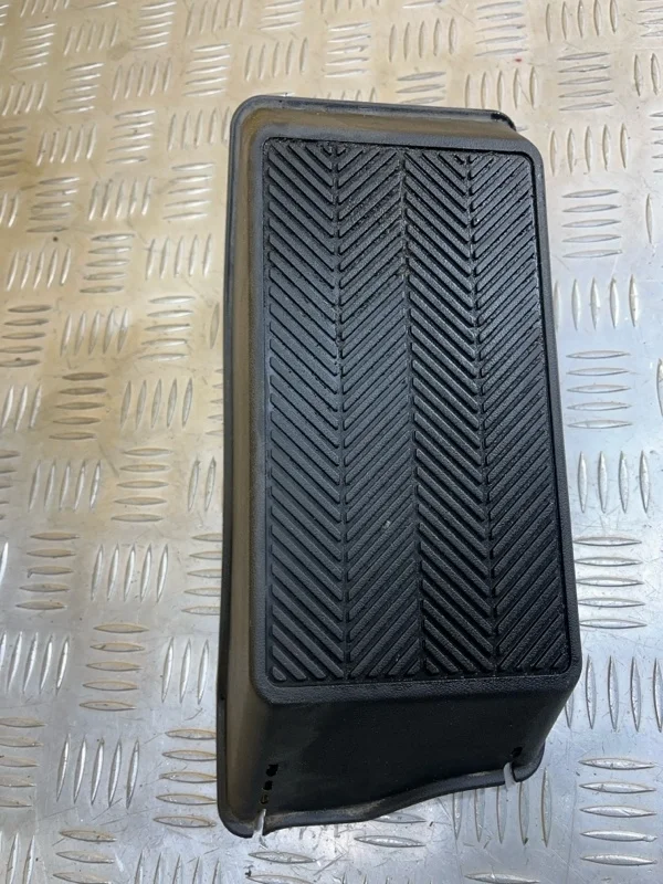 Опорная площадка для ноги Toyota Land Cruiser Prado 150 (2009-2023) 2012 5819060150 ВНЕДОРОЖНИК 3.0 D 1KDFTV