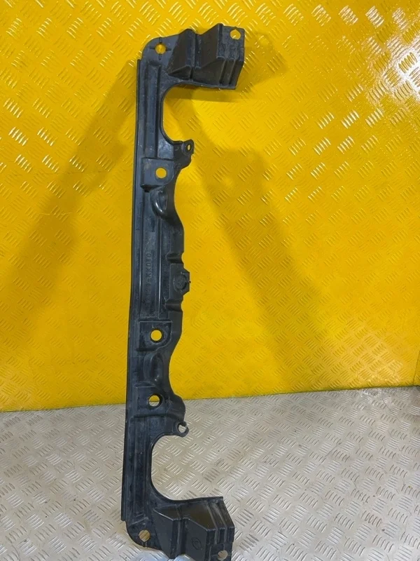 Накладка на бампер Toyota Hilux (2015-2021) 2020 52129KK010 ПИКАП 2.4 D 2GDFTV